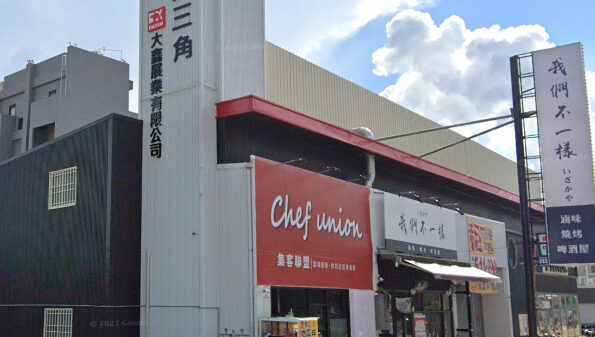 高雄仁武鑫三角黃金店面（富甲八方No.2）外觀，位於仁孝路與赤仁路交會的顯眼三角窗地段